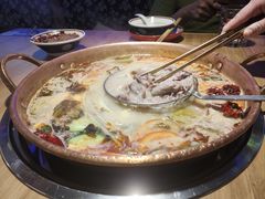 -洱火云南酸菜牛肉火锅(石景山当代商城店)