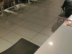 -麦当劳(汉口火车站候车室店)