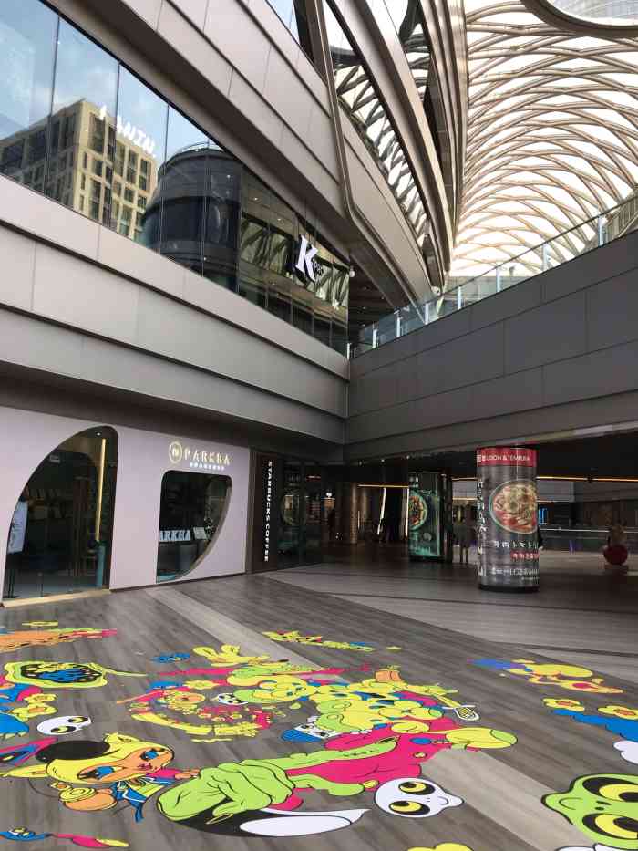 上海白玉兰广场-"在这附近上班很开心,有这么大一个新商场多.