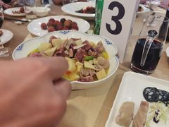 -黄浦江游览十六铺3号码头网红自助餐