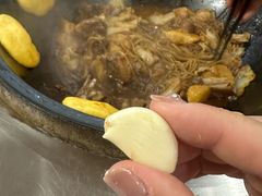 -粘豆包柴火铁锅炖