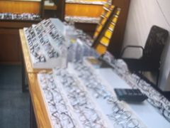 -优医视平价眼镜蔡司依视路折扣工厂店(十里堡店)