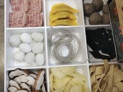 -鲁员外地锅鸡地锅鱼(古墩路店)
