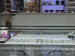 -朱师傅眼镜·蔡司·依视路·尼康(市先进店)