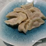 一串十二月元的三串烤肉最好吃一个个可以吃的很饱啊!