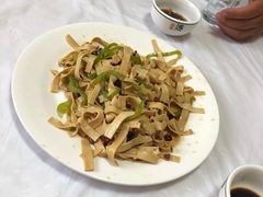 尖椒豆腐皮-宾朋海鲜特色美食餐厅·纯手工鲅鱼水饺(兴海路店)