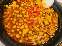 烂豆肥肠煲-付掌柜在成都·热炒砂锅集(金禾店)