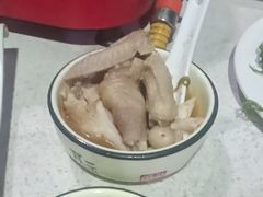 -墨脱石锅椰子鸡•香草鸭•东山羊(大东海店)