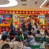 这是哪家开业就这么多人排队？