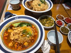 -霸蛮湖南菜·牛肉粉(荣京西街店)