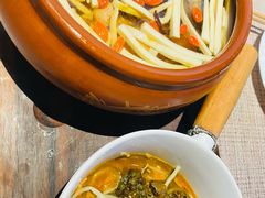 野生菌竹荪汽锅鸡-雀舞云南菜(乐客城店)