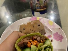 京味烤鸭鲜蔬卷-瑞幸咖啡(龙湖北城天街北馆店)