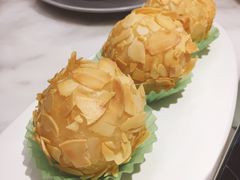 杏仁金沙球-富山虾饺点心餐厅(群光广场店)
