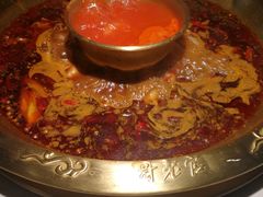 罗宋汤鸳鸯锅-哥老官重庆美蛙鱼头(宝山龙湖店)