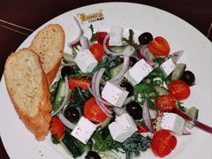 田园沙拉配香草醋汁蒜蓉面包-巴伐利亚啤酒坊(意式风情街店)