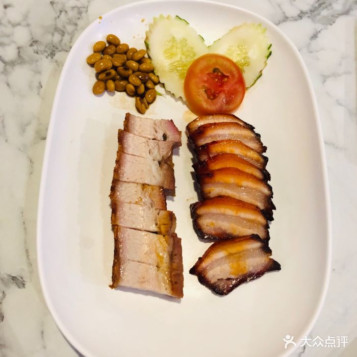 了凡油鸡饭叉烧拼盘图片