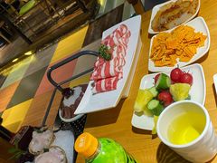 -洪氏嗨捞·广东猪肚鸡·椰子鸡火锅(西咸万象城店)