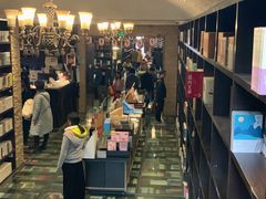 -钟书阁(松江泰晤士小镇店)