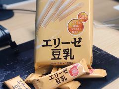 豆奶味威化饼干棒-瑞幸咖啡(外滩SOHO店)