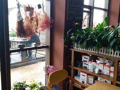 -一米阳光咖啡店(百通尚风尚水店)
