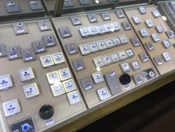 -威德钻石-克拉钻大本营(南京东路店)