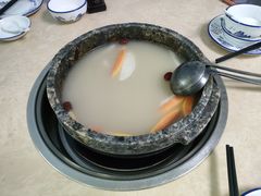 -墨脱石锅椰子鸡•香草鸭•东山羊(大东海店)