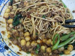 -渝之汇牛肉豌杂面