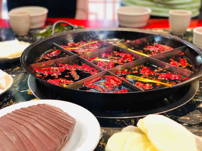 过三关老火锅(红土地店)