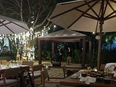 -三亚艾迪逊酒店·海滩烧烤 BARBACOA·现场乐队·浪漫晚餐·烧烤海鲜