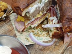 双蛋指椒牛肉汉堡-魏斯理汉堡(西安沣东吾悦店)