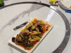 -哈尔滨烧烤·山河村铁锅炖(交大店)