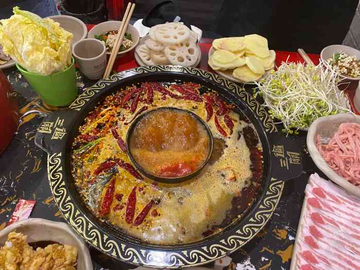 过三关老火锅(龙泉路店)-"跟着本地同事总能找到各种地道的馆子.这家.