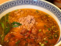 辣肉面-沪西老弄堂面馆(定西路店)