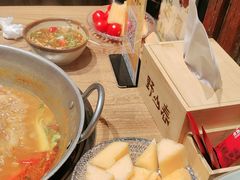 -野山舂·贵州现舂酸汤火锅(鸿通城店)