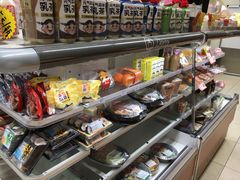 -全家便利店(江湾镇站店)