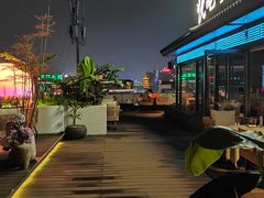 -悦吧·360°全景天台酒吧(象山店)
