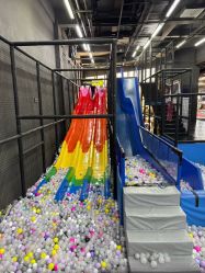 -零重力蹦床空间·滑梯·海洋球·团建(奥特莱斯店)