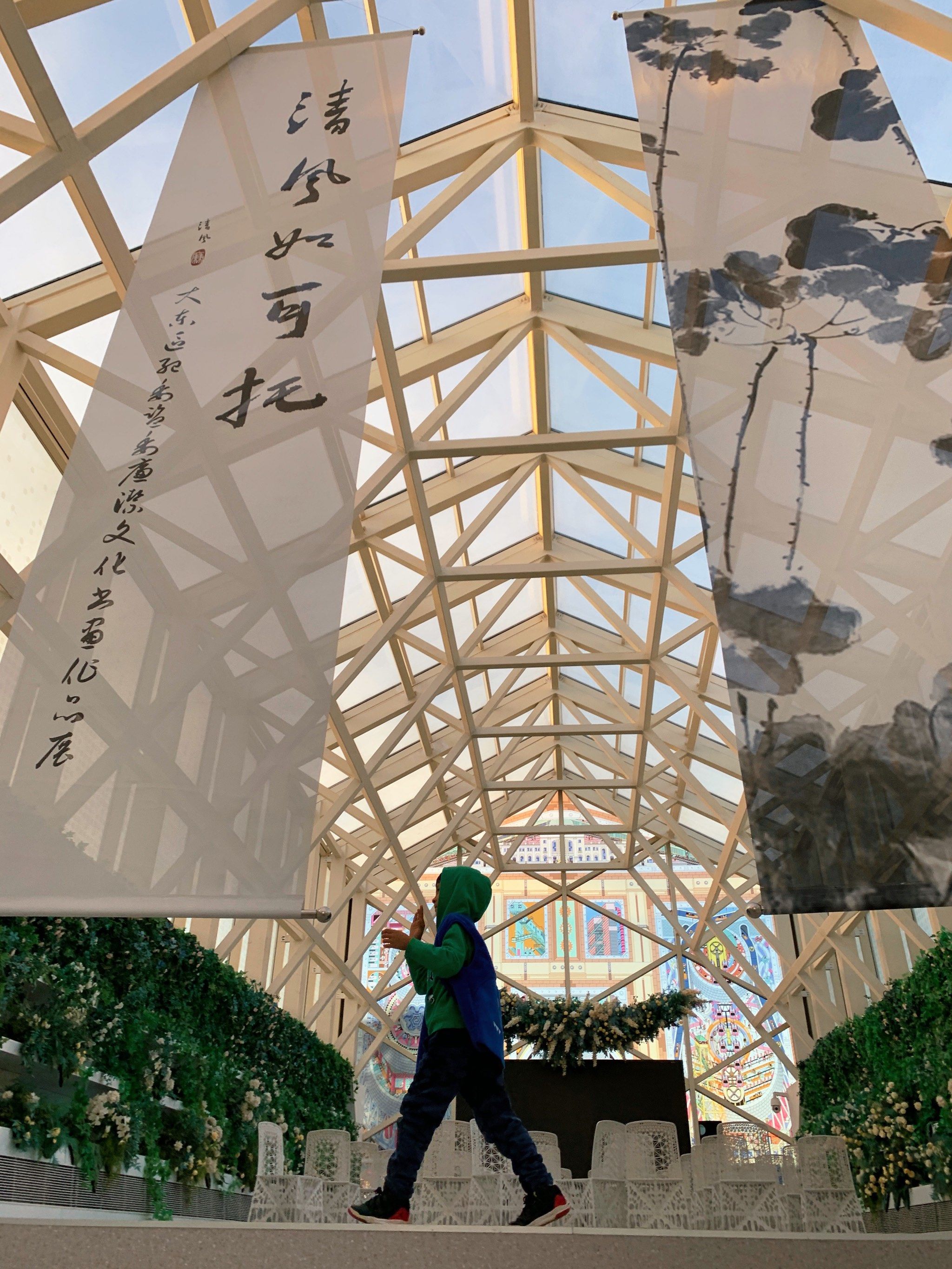 窗边景色宜人,写写字看看书心旷神怡!每选