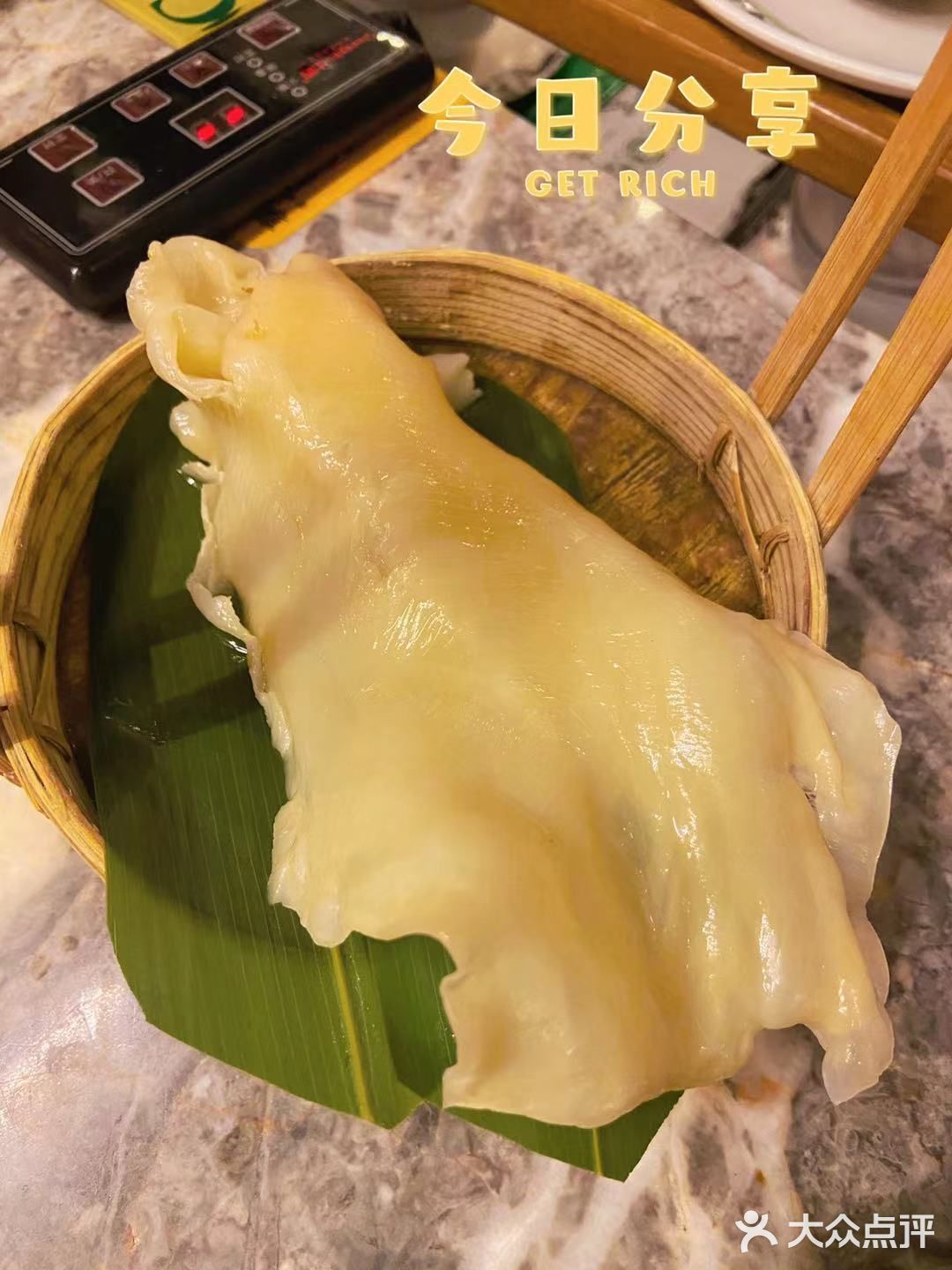干了两碗哈哈，吃到撑了。一份足够3个人吃了