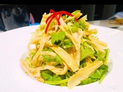 芹香拌豆黄金-高第街56号港式餐厅·精选(世茂广场宽厚里大明湖店)