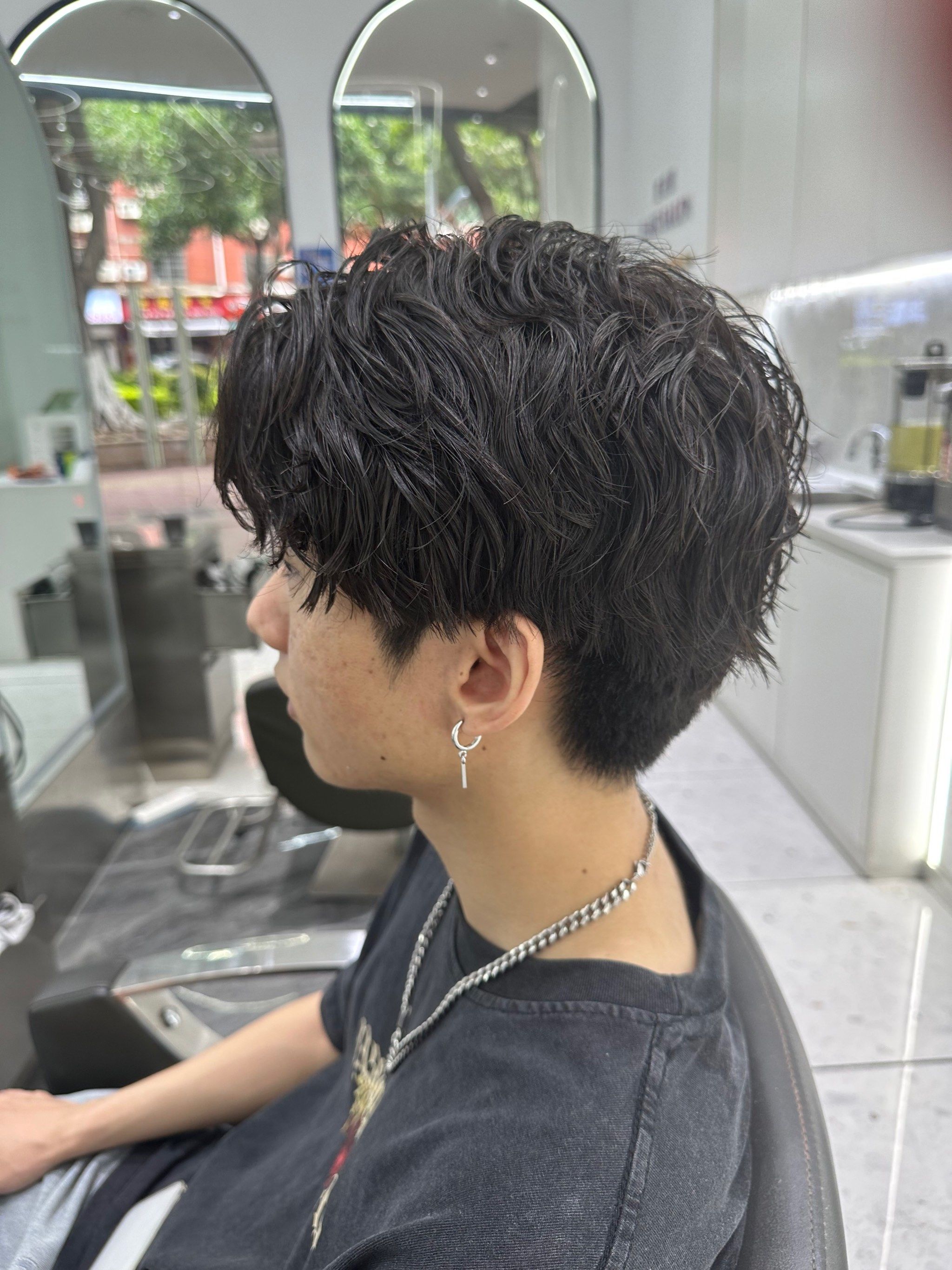 三七束状纹理男生卷发 男士发型