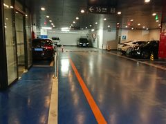 -虹桥天地-停车场