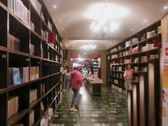 -钟书阁(松江泰晤士小镇店)