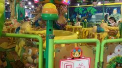 -维佳童话镇演出现场(徐东店)