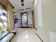 -柏乐口腔医院·舒适化无痛种植牙中心(东盟商务区院)