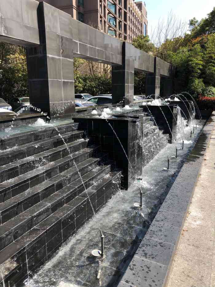 珠江创意中心-"珠江创意中心地址:大宁地区灵石路695号.