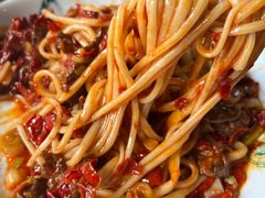 -歹歹的加个面过油肉拌面