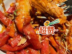 甜菜根水管面三文鱼香蒜咸蛋黄汁-JuiceRobot·手工意大利面&汉堡精酿(珠江新城店)