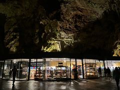 -波斯托伊纳溶洞