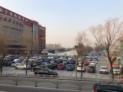 -世纪金源购物中心东区-停车场